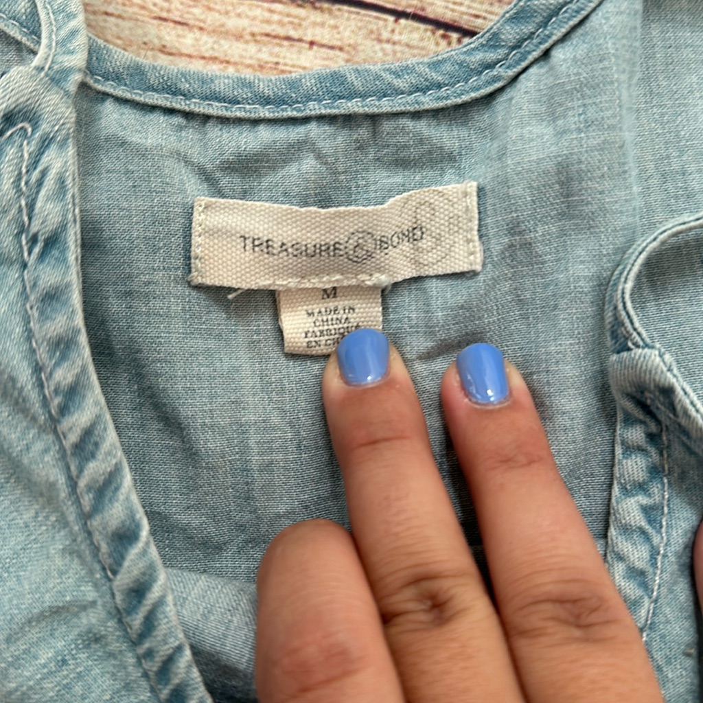 Treasure & Bond Chambray Blue Jean Babydoll Top Size Medium — image 4 of 5